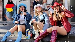 Carnaval Düsseldorf 2025/beautiful girls celebrate carnival in Düsseldorf/walking tour 4K