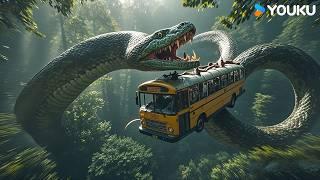  BUS in jungle FLY by GIANT SNAKE! Oh-ho! Sky crash coming! | Snake 3 | YOUKU MONSTER MOVIE