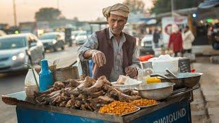 MOST POPULAR CHOLAY AT ROADSIDE | TRENDING DESI BREAKFAST BY TARIQ BHAI | STREET FOOD LAHORE