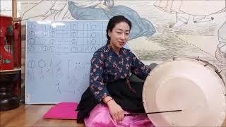 Choe Ju-gyeong teaches Gutgeori Jangdan and Changbu Taryeong with English Captions