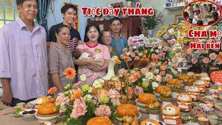 Cha Mẹ Hai Bên Làm Tiệc Đầy Tháng Cho Cháu Trong Vui Mừng Hạnh Phúc Đãi Ăn Quá Nhiều Món Ngon