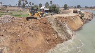 Best Dumping EVER! SUMMARIZE Filling Up Canal for Build Reside Road Use Dozer KOMATSU D60P