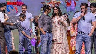 Salman Khan Ignore Sonu Nigam On Stage at Eco-Friendly Ganesh Chaturthi Celebration