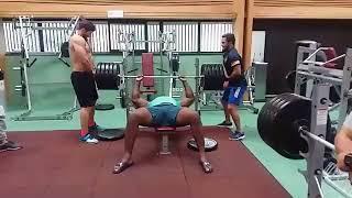 Teddy Riner tries to lift 230 kilos to the developed-coated