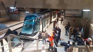 Le moment du collision entre deux trams à la gare de Strasbourg aujourd'hui  tramway accident Tram