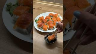 Домашні роливийшло смачно #суши #shortsyoutube #eating #shorts #shortvideo #сушидома #recipes