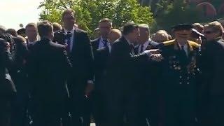 Охранники Путина оттолкнули ветерана,  идущего рядом с ним