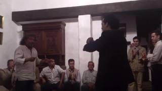 Juan Moneo el Torta cantandole a Javier Heredia