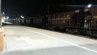 Electric Vs.Diesel Loco || ft. HWH - NJP Weekly AC SF EXPRESS and Darjeeling Mail.