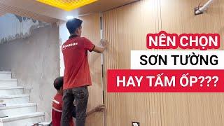 Nên chọn sơn tường hay tấm nhựa ốp tường để cải tạo nhà cũ? Ốp tường nhựa giả gỗ phòng khách