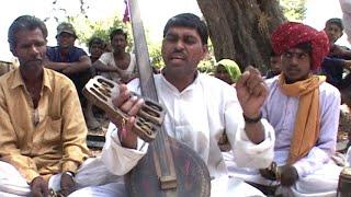 'Jhaadu Mhaaro Phiri Rahyo' sings Kaluram Bamaniya