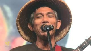 Joey Ayala - "Karaniwang Tao" Live at OPM Means 2013!