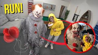 IF YOU EVER SEE PENNYWISE AND GEORGIE OUTSIDE YOUR HOUSE... HIDE AND RUN AWAY FAST!! (SCARY)