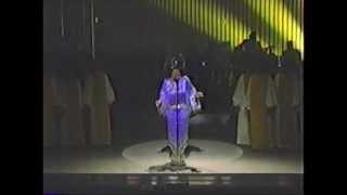 Patti LaBelle - You'll Never Walk Alone (Live @The Apollo Theatre 1985)