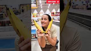 UMA BANANA OU DUAS  #monkey #monkeys #cute #shortvideo #like #shortsfeed #macaco #love #one #two