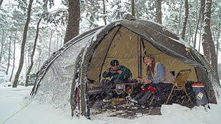 Surviving 50cm heavy snow with a fireplace│cozy camping in blizzard│winter camping korea