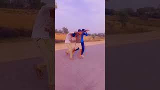 रब ना करे जिंदगी कब किसको दगा दे अंधे को बचाया दो लोगों ने#viralvideo #shortvideo