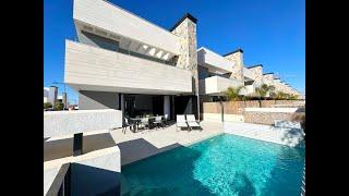 A stunning villa for sale at Santa Rosalia lake & Life Resort - 620.000€