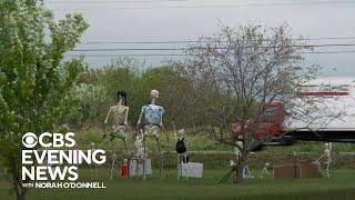 Ohio man's Halloween display cheers up woman on way to cancer treatments