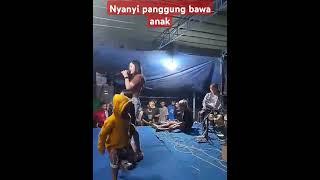 Nyanyi panggung bawa anak