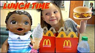 BABY ALIVE goes to McDONALDS! FOOD and FUN! The Lilly and Mommy Show. The TOYTASTIC Sisters