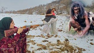 Huge and strange: Mitra, a nomadic girl and a giant
