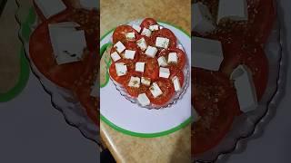 Салат из помидоров и феты