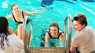 Mona Lisa Smile: Girls in the swimming pool scene