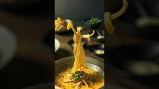 Wacth the mesmerizing dance of noodles!!