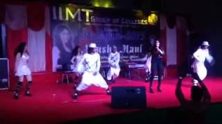 Anusha Mani performing with MDS CRYSTAL DANCE CREW