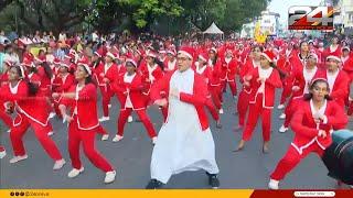 എന്താ സ്റ്റെപ്പ്...പാപ്പമാര്‍ക്കൊപ്പം ചുവടുവച്ച് വൈദികനും, കലക്കന്‍ ആഘോഷം | Buon Natale 2024