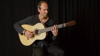 Jörg Hofmann playing a flamenco guitar by Sebastian Stenzel