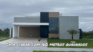 Obra finalizada: casa linear com 160 metros quadrados em condomínio fechado, projeto fachada moderna