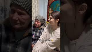 Лідуня і бабуня. Тебе скортит виспатисі з ним