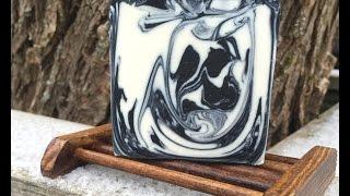 In the pot swirl - Mustavalkoinen saippua - Black and white soap (cold process)