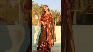 How not to pose | saree edition | #shorts | enhance your posing game with me | poses in black saree