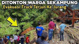 Ditonton Warga Sekampung‼️Detik-Detik Evakuasi Truck Terjun Ke Jurang