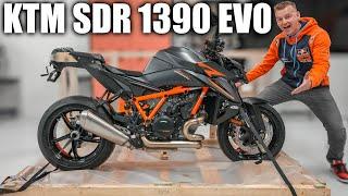 2024 KTM 1390 SUPER DUKE R EVO Unboxing | Exhaust Sound & Wheelie!