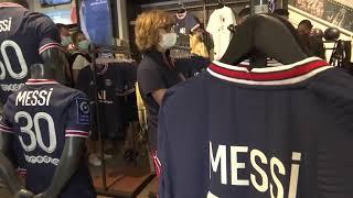 Fans endure long queues to buy Messi's No 30 jersey at PSG shop | Ligue 1 | 法甲 巴黎圣日耳曼 球迷排长队购买梅西30号球衣