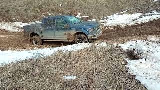 Ford F150 в грязи (off road)