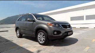 2011 Kia Sorento Start-Up, Full Vehicle Tour, and Quick Drive