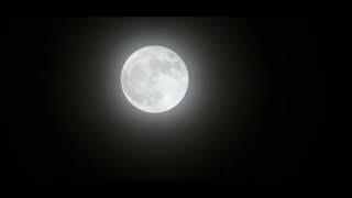 Un espacio para ella. Imponente y real. #luna en #medellín #colombia
