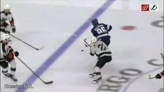 Nikita Kucherov beats two Flyers defenders with a crazy move (1 dec 2022)