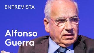 Entrevista a Alfonso Guerra: "La política tiene una parte de escenificación"