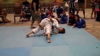 White belt boy vs Red belt girl BJJ fight - Boy Win!