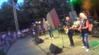 Smith Rock Family feat István Alapi - Walking by Myself