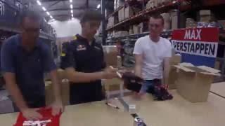 Max Verstappen signs merchandise - Two hour time-lapse - Verstappen webshop: www.verstappenshop.nl