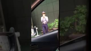 清純正妹女警 鞠躬甜笑 網友暴動狂喊：跪求開我罰單！