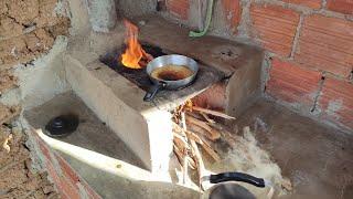 o café da manhã de hoje foi bolo de caco feito no fogão a lenha