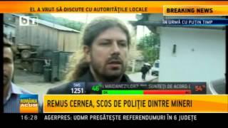 Deputatul Remus Cernea, scos de politie din mijlocul minerilor de la Rosia